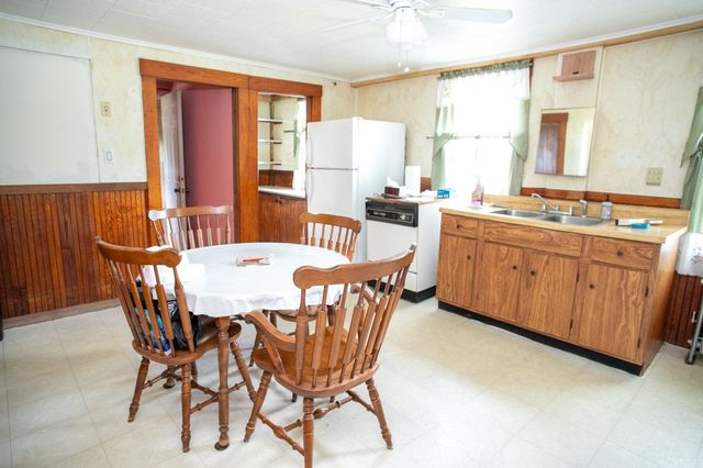 202 Pierce St, Leominster, MA 01453