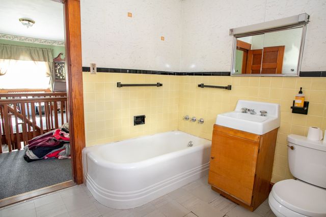 202 Pierce St, Leominster, MA 01453