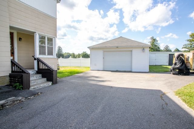 202 Pierce St, Leominster, MA 01453
