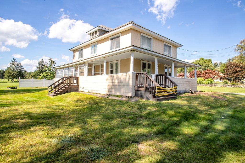202 Pierce St, Leominster, MA 01453