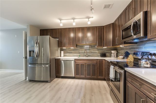 205 Lakeshore Drive 417, Canandaigua City, NY 14424