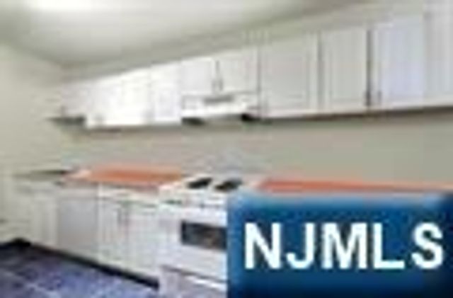 6040 Boulevard East 29N, West New York, NJ 07093