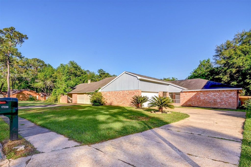 17226 Broken Back Drive, Crosby, TX 77532