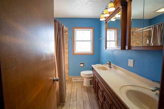 825 Belle Street, Waterloo, IA 50702