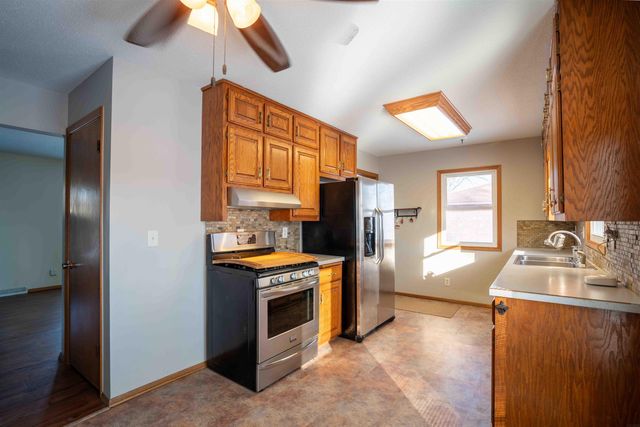 825 Belle Street, Waterloo, IA 50702