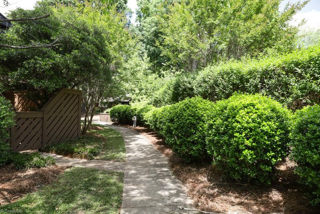 210 College Road 201, Greensboro, NC 27410