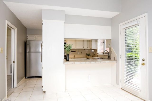 210 College Road 201, Greensboro, NC 27410
