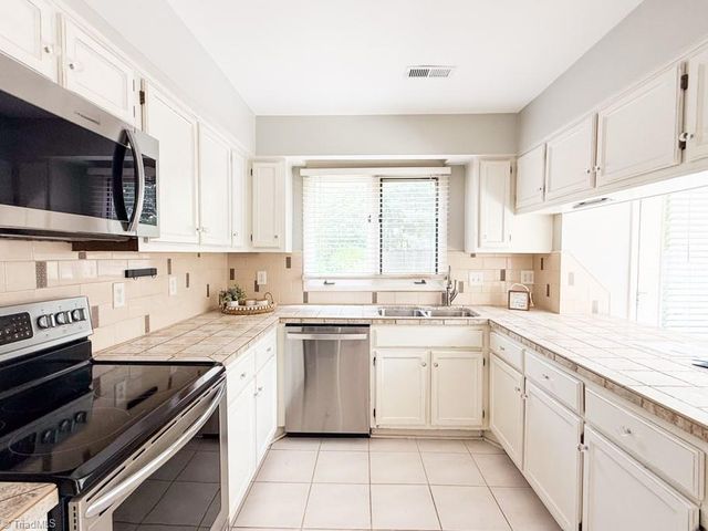 210 College Road 201, Greensboro, NC 27410