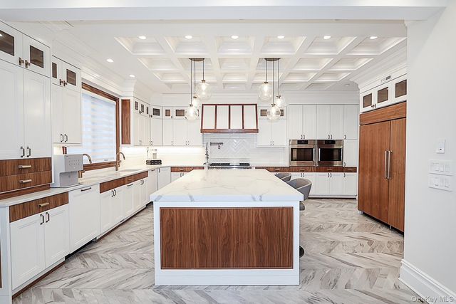 19 Gilbert Road, Great Neck, NY 11024