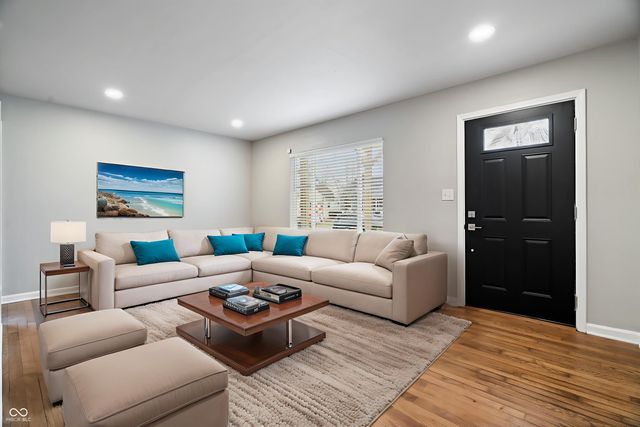 306 N 18th Avenue, Beech Grove, IN 46107