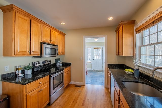 8 Harrison St, Maynard, MA 01754