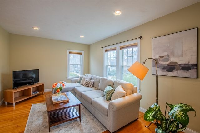 8 Harrison St, Maynard, MA 01754