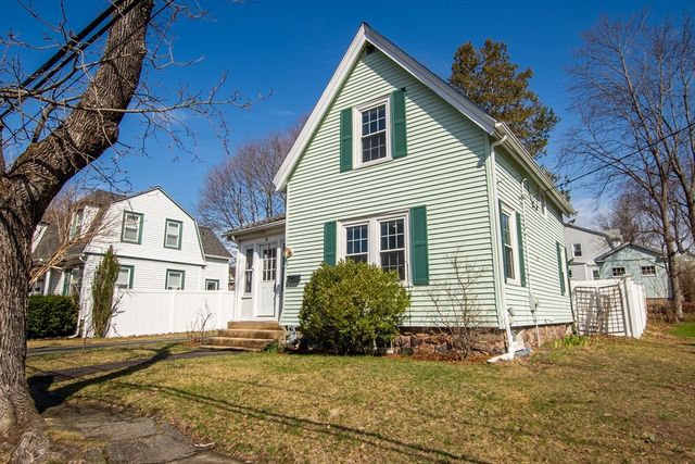 8 Harrison St, Maynard, MA 01754
