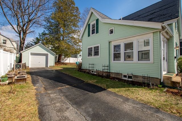 8 Harrison St, Maynard, MA 01754