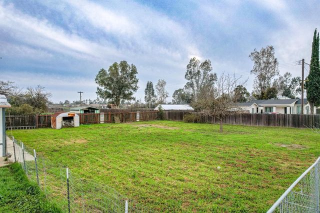 2226 Mcgowan Pkwy, Olivehurst, CA 95961