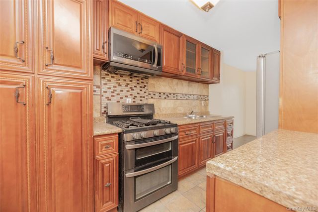 880 Boynton Avenue 13L, Bronx, NY 10473