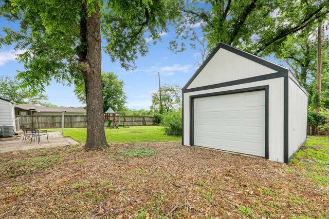7518 W Galoway, Wichita, KS 67212