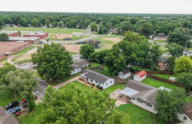 7518 W Galoway, Wichita, KS 67212