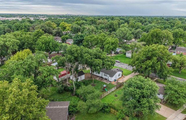 7518 W Galoway, Wichita, KS 67212