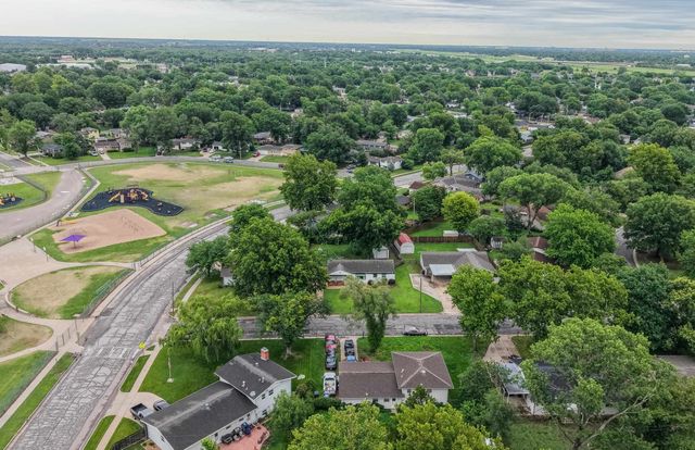 7518 W Galoway, Wichita, KS 67212