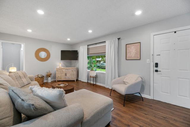 7518 W Galoway, Wichita, KS 67212