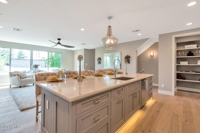 4525 N 40TH Street, Phoenix, AZ 85018