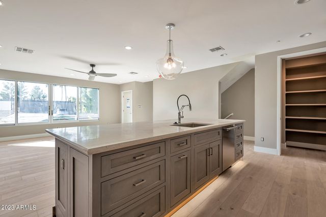 4525 N 40TH Street, Phoenix, AZ 85018