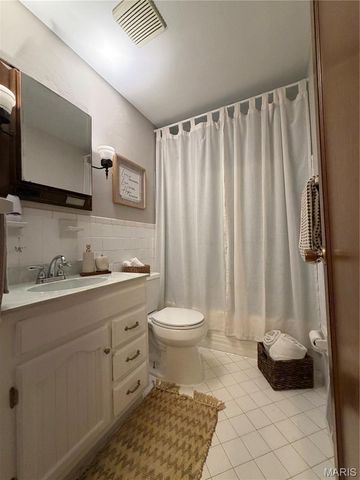 754 Loekes Drive, Florissant, MO 63031