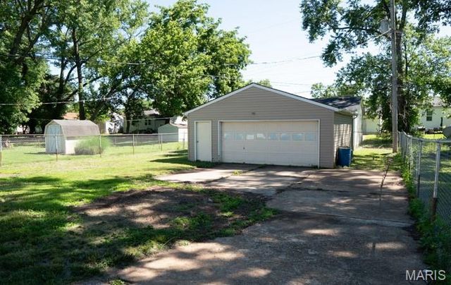 754 Loekes Drive, Florissant, MO 63031