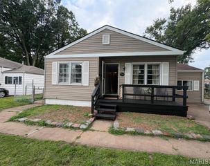 754 Loekes Drive, Florissant, MO 63031