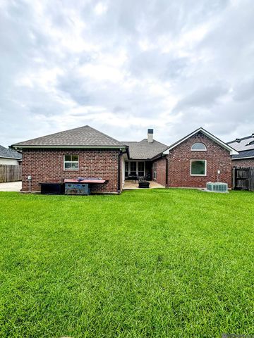 17086 Rennes Rd, Prairieville, LA 70769
