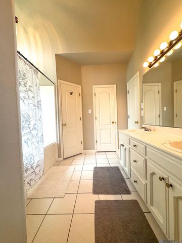 17086 Rennes Rd, Prairieville, LA 70769