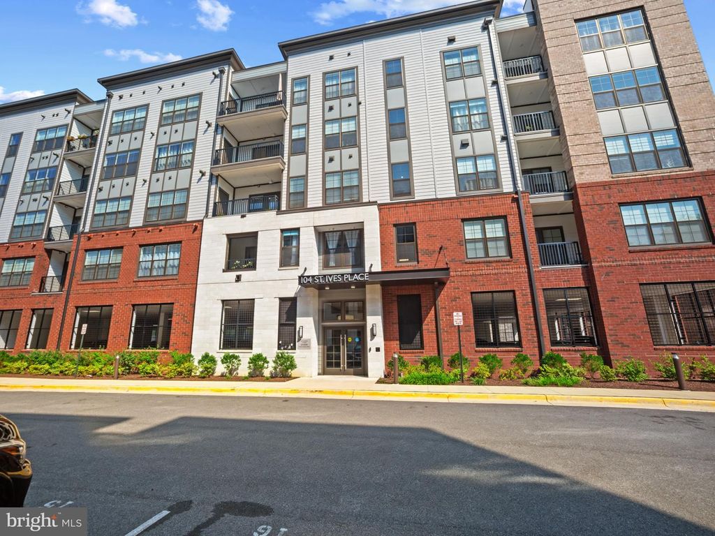 104 SAINT IVES PL #402, Oxon Hill, MD 20745