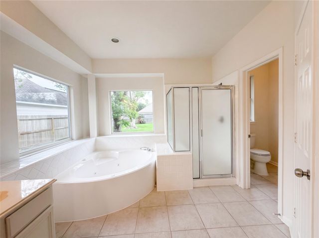 1605 Country Club Drive, Friendswood, TX 77546