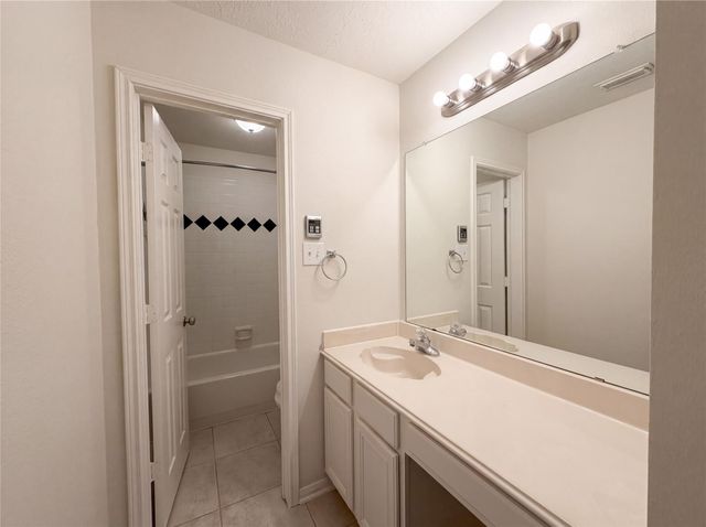 1605 Country Club Drive, Friendswood, TX 77546