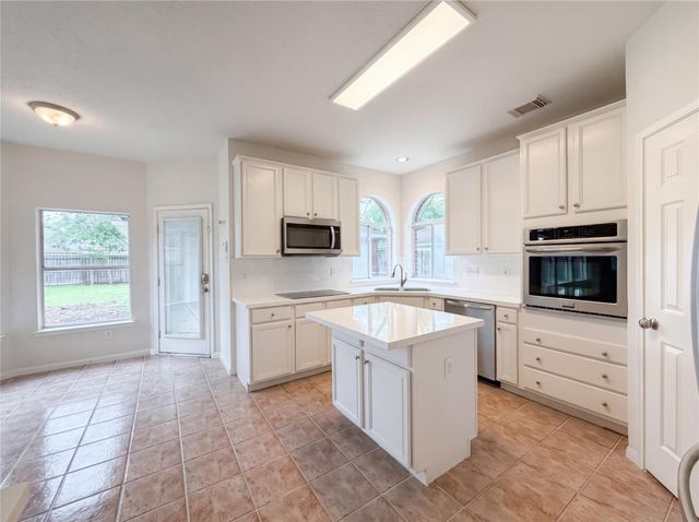 1605 Country Club Drive, Friendswood, TX 77546