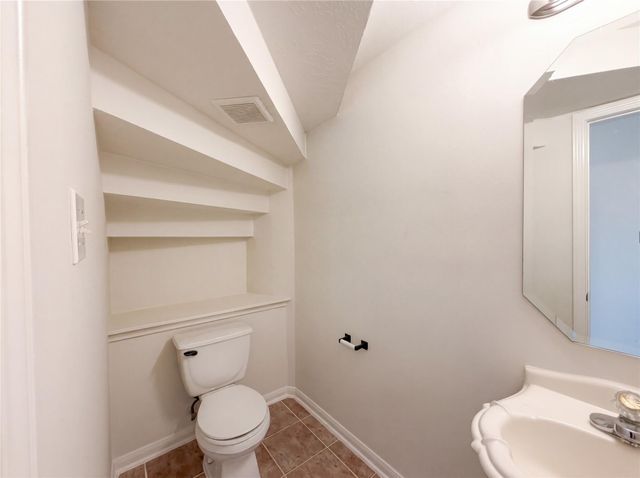 1605 Country Club Drive, Friendswood, TX 77546