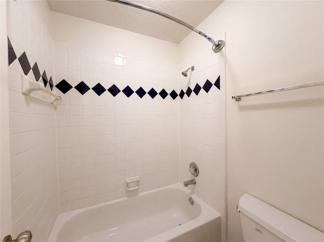 1605 Country Club Drive, Friendswood, TX 77546