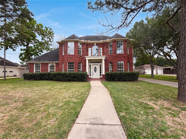 1605 Country Club Drive, Friendswood, TX 77546