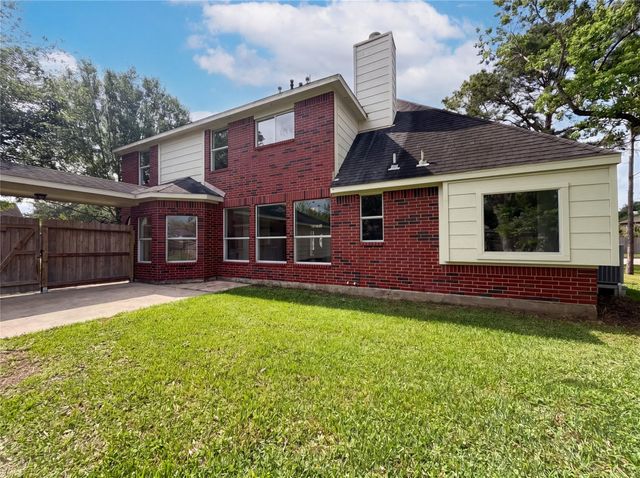 1605 Country Club Drive, Friendswood, TX 77546