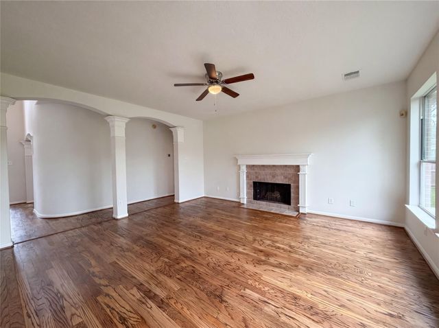 1605 Country Club Drive, Friendswood, TX 77546