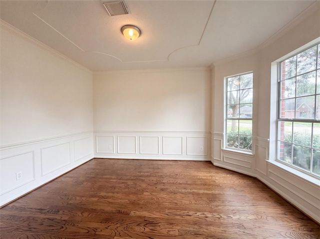 1605 Country Club Drive, Friendswood, TX 77546