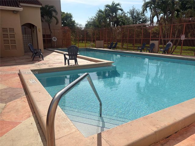 10253 NW 9th St Cir 502-6, Miami, FL 33172