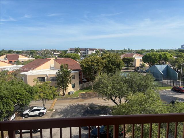 10253 NW 9th St Cir 502-6, Miami, FL 33172