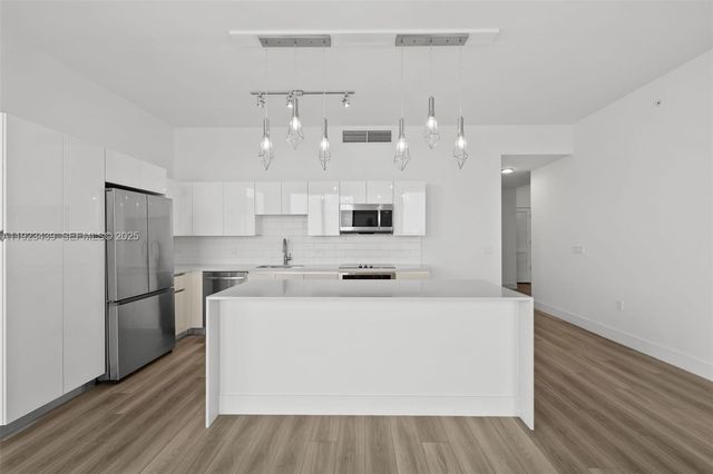 101 Diplomat Pkwy 2402, Hallandale Beach, FL 33009