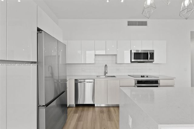 101 Diplomat Pkwy 2402, Hallandale Beach, FL 33009