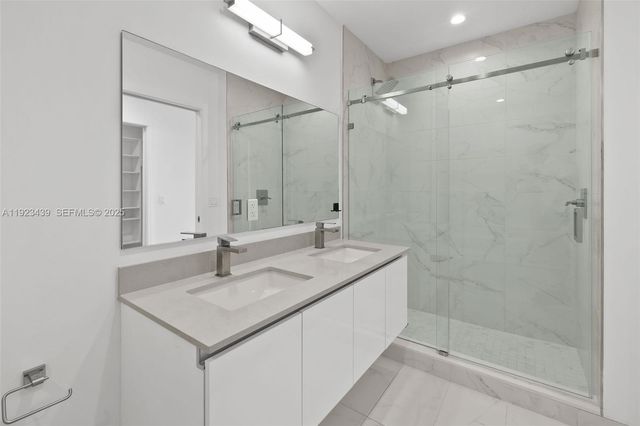 101 Diplomat Pkwy 2402, Hallandale Beach, FL 33009