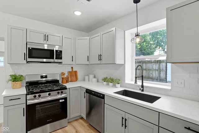 67 S Tresslar Avenue, Bargersville, IN 46106