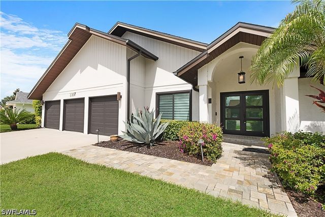 2307 Queens WAY, Naples, FL 34112