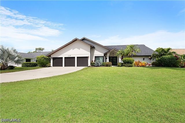 2307 Queens WAY, Naples, FL 34112